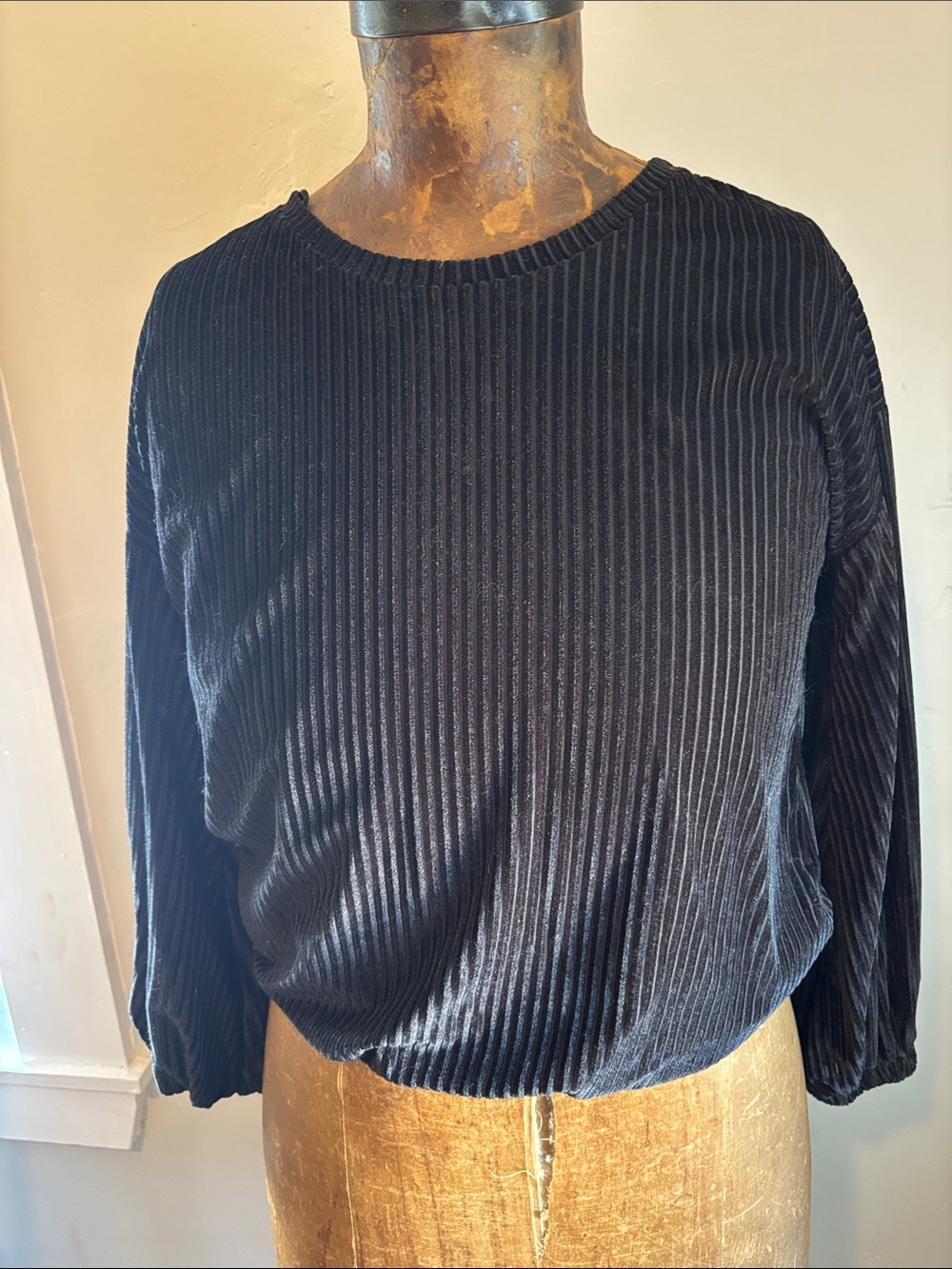 Dantelle Ribbed Velvet Long-Sleeve Top - Black